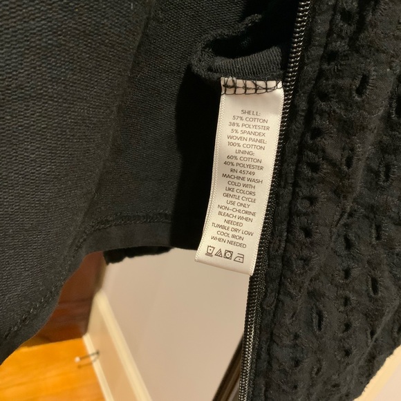 d & co active 2 piece set.  Eye-lit details on top and capri pockets. - Picture 9 of 12